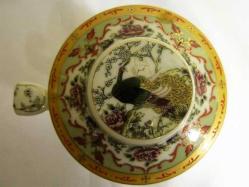 Porselen el boyaması kapaklı kupa. İmzalı Y:10cm.