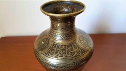 Bronz yüzeyi el kakmalı İslamik antika vazo. 19. Y.y. Y.17cm