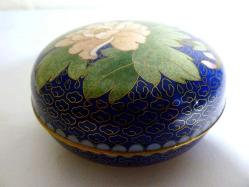 Cloisonne mine işlemeli şekerlik. Çapı:10cm