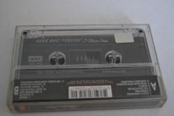 İLHAN İREM-UÇUK MAVİ PENCERE