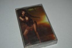 SİBEL TÜZÜN-KIPKIRMIZ