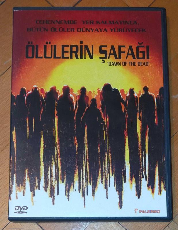 ölülerin şafağı 2004 film afişi