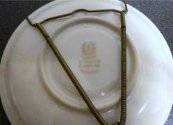 Porselen altın vermeyli tabak. İmzalı Ç:14,5 cm