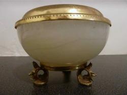 Bronz ayaklı mermer şekerlik. 19.Y.y Y:8,5 cm.