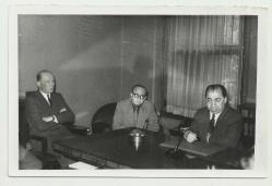 Efemera - EMİN KALAFAT TEKEL BAKANININ BÜROSUNDA ORİJİNAL FOTOĞRAF... - kitantik - kitaLog