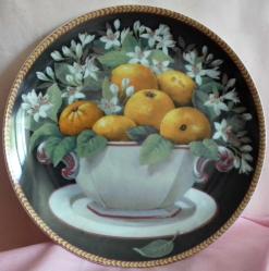 ARKASI DAMGALI VAZODA ÇİÇEKLİ MEYVELER RESİMLİ PORSELEN COLECCION BEATRIZ TABAK ÇAP 20 CM