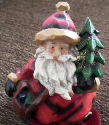 NOEL BABA FİGÜRLÜ POLYESTER AYAKLARI SALLANAN BİBLO BOY 9 CM