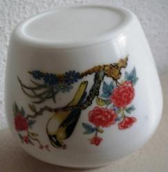 ESKİ AVON ŞİŞE ÇİÇEKLİ KUŞLU BEYAZ OPALİN ŞEKERLİK KASE KAPAKSIZ BOY 10 CM ÇAP 8 CM