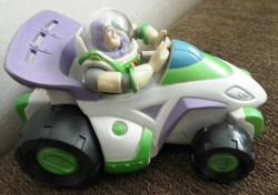 eski oyuncak SERT PLASTİK HASBRO 2006 OYUNCAK ARABA EBAT 15X9 CM