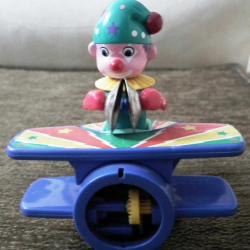 PALYAÇO UÇAKTA ESKİ OYUNCAK ZİLLERİ VURUR 10.5c