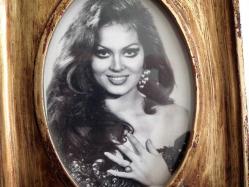 ARTİST FOTOĞRAFI TÜRKAN ŞORAY ORJİNAL FOTOĞRAF İTALYAN ÇERÇEVELİ KABARTMALI DAMGALI 21X15 CM