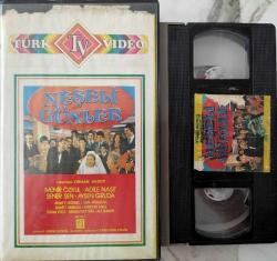 Efemera - NEŞELİ GÜNLER- ADİLE NAŞİT MÜNİR ÖZKUL VHS FİLM - kitantik - kitaLog