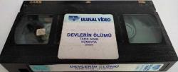 DEVLERİN ÖLÜMÜ- TARIK AKAN* HÜMEYRA VHS KAPSIZ FİLM