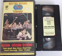 BAŞIM GÖZÜM ÜSTÜNE- BEDRİ AYSELİ* NEŞE AKSOY* ÜNSAL EMRE* HAYATİ HAMZAOĞLU VHS FİLM