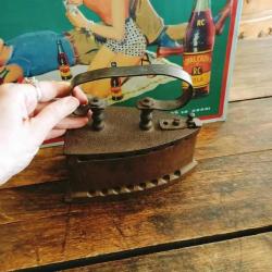 Tertemiz,Vintage Kömür Ütüsü (Ağırlık:2380gr, Yükseklik:21cm,En:21cm)
