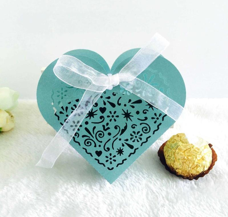 Lace-Wrapped Candy Jar Wedding Favors