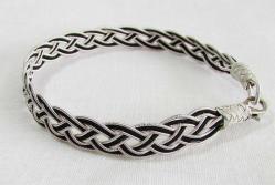 TRABZON KaZaZ EL ÖRMESİ BiLeKLiK.....SİYAH-BEYAZ