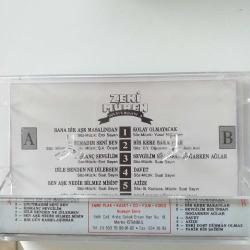 ZEKİ MÜREN DÜNDEN BUGÜNE 4. Kaset 69 .Bana Bir Aşk Masalından - Unutmadım Seni Ben - Kıskanç Sevgilim	 - Dile Benden Ne Dilersen - Sen Aşk Nedir Bilmezsin - Birgün Karşılaşırsak -  Kolay Olmayacak - Bir Kere Bakanlar - Sevgilim Bir İnsan Doğarken Ağlar - Davet -  Azize - Eski Dost Düşman Olmaz - Fakir Bir Şairim