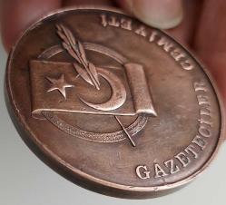 1973 GAZETECİLER CEMİYETİ 50.YIL HATIRASI ORİJİNAL MADALYASI (MADALYONU) G1A2Z3E ÇOK NADİRDİR