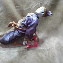 RF50---1979 ÜRETİMİ NYAMY MARKA PORSELEN HASIR SANDALYEDE OTURAN PALYAÇO