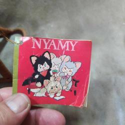 RF50---1979 ÜRETİMİ NYAMY MARKA PORSELEN HASIR SANDALYEDE OTURAN PALYAÇO