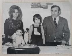 SİYAH BEYAZ FOTOĞRAF - ANNE BABA ÇOCUKLAR AİLE FOTOĞRAFI