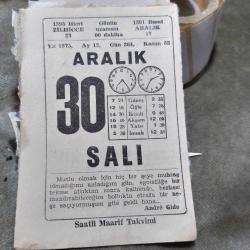 30 ARALIK 1975 SAATLİ MAARİF TAKVİM YAPRAĞI