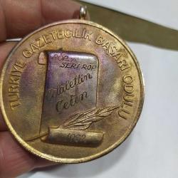MDL15-----GAZETECİLER CEMİYETİ 1982 ROPÖRTAJ ÖDÜLÜ PİRİNÇ MADALYA
