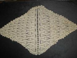 C 2- 45 - DANTEL- MASA ORTASI - 50X80 CM - FİLOŞ İP İLE YAPILMIŞ