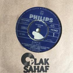 Hildegard Knef, Enrico Macias, Alice Babs, Sandra & Andres, Demis Roussos, Vicky Leandros, The Harry van Hoof Orchestra - Auntie