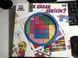SEMBOL NE KADAR ZEKİSİN UZMAN - 1 ADET PLASTİK KUTU 1 ADET RESİMLİ KART 7 ADET FARKLI ŞEKİLLİ PARÇA İÇERİR KUTU OYUNU - İÇİNDE AYRICA ÇEŞİTLİ KOMBİNASYONLARI İÇEREN KULLANMA KLAVUZU VARDIR... DİKKAT KULLANILMAMIŞ DERECEDE YENİ KONDİSYONUNDADIR...