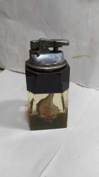 MSÇ6-----DENİZ KABUĞU DESENLİ ESKİ ARIZALI GAZLI MASA ÇAKMAĞI