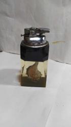 MSÇ6-----DENİZ KABUĞU DESENLİ ESKİ ARIZALI GAZLI MASA ÇAKMAĞI