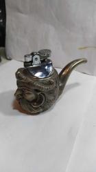 MSÇ6-----SAKALLI ADAM PİPO ŞEKLİNDE ESKİ ARIZALI GAZLI MASA ÇAKMAĞI