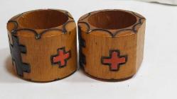 K2----ISTAVROZ DESENLİ İKİ ADET AHŞAP EL YAPIMI PEÇETELİK