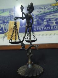 ADALET TERAZİSİ THEMİS