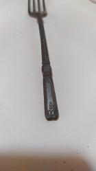 K40--GÜMÜŞ RENGİ KAPLAMA 1 ADET ESKİ DEMİR ÇATAL