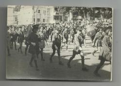 KIZLI ERKEKLİ İZCİLERİN BAYRAM TÖREN YÜRÜYÜŞÜ ESKİ ORİJİNAL FOTOĞRAF...