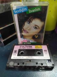 NUR ERTÜRK - SEVDİĞİM - İLVANLIM - KASET [KAĞIT BASKI - SARI BANDROL]