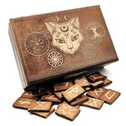 İskandinav Pagan Semboller Ahşap Kutu Sandık Içinde Runik Futhark Viking Alfabesi