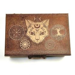 İskandinav Pagan Semboller Ahşap Kutu Sandık Içinde Runik Futhark Viking Alfabesi