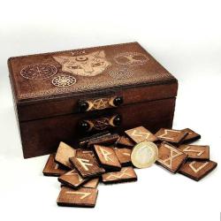İskandinav Pagan Semboller Ahşap Kutu Sandık Içinde Runik Futhark Viking Alfabesi