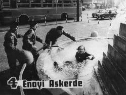 4 ENAYİ ASKERDE ..4 marmittoni alle grandi manovre.. Gianfranco D'Angelo... Sergio Leonardi.. Raf Luca 1974.. 5 PHOTO LOBBY CARD