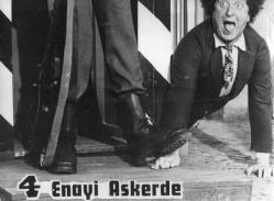 4 ENAYİ ASKERDE ..4 marmittoni alle grandi manovre.. Gianfranco D'Angelo... Sergio Leonardi.. Raf Luca 1974.. 5 PHOTO LOBBY CARD