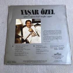 LP - YAŞAR ÖZEL - GÖKTEN YAĞMUR DEĞİL - SEVGİLER YAĞSIN - SADECE KAPAK