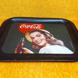 VINTAGE GENÇ KIZ RESİMLİ COCA-COLA TENEKE TEPSİ