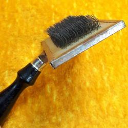 VINTAGE BOBRICK MONTREAL, QUEBEC METAL PET FIRÇASI