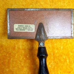 VINTAGE BOBRICK MONTREAL, QUEBEC METAL PET FIRÇASI