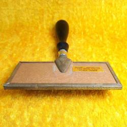 VINTAGE BOBRICK MONTREAL, QUEBEC METAL PET FIRÇASI