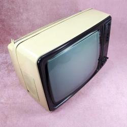 VINTAGE KREM RENKLİ ALMAN MALI ÇALIŞIR DURUMDA GRUNDIG TRIUMPH 1221 SİYAH BEYAZ 37 EKRAN TELEVİZYON